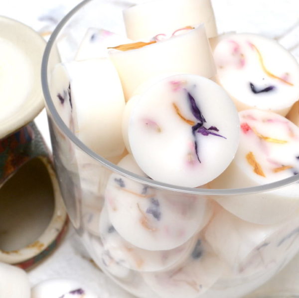 Velvet Peony Oud wax melt fondant
